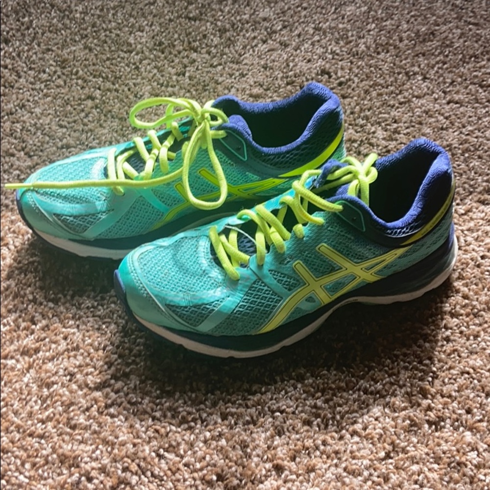 Athletic shoes
